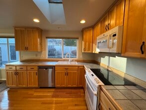 9775 SW Robbins Dr in Beaverton, OR - Foto de edificio - Building Photo