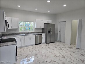612 Kleinart Dr in Lehigh Acres, FL - Foto de edificio - Building Photo