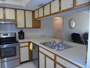 4048 Oakview Dr, Unit F2-3 in Port Charlotte, FL - Foto de edificio - Building Photo