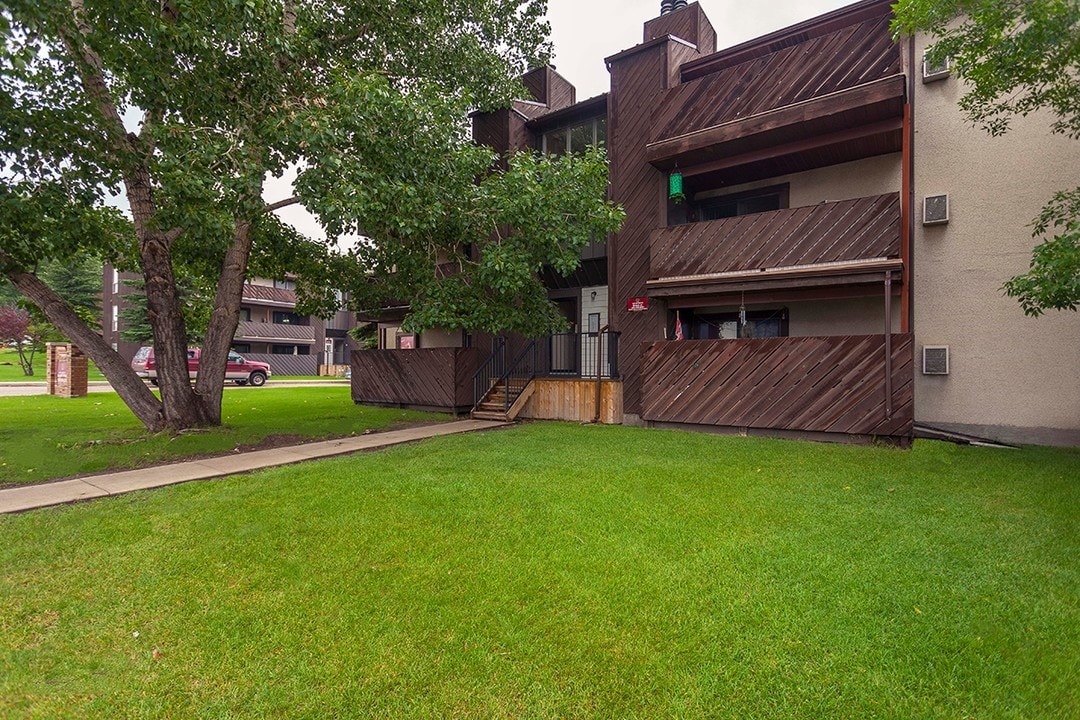 Mainstreet Corner in Saskatoon, SK - Building Photo