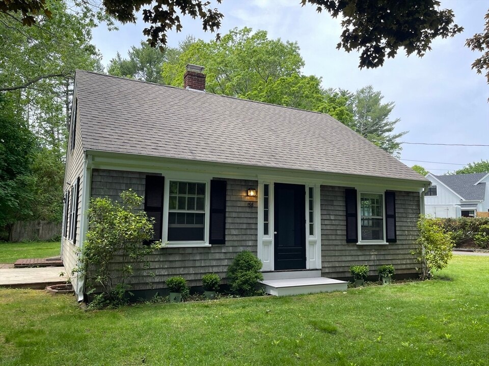 138 Elm St in Duxbury, MA - Building Photo