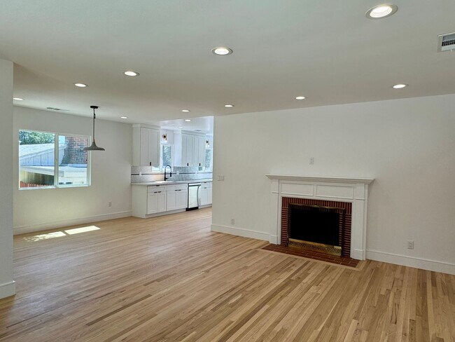 2214 Waltonia Dr in Montrose, CA - Building Photo - Building Photo