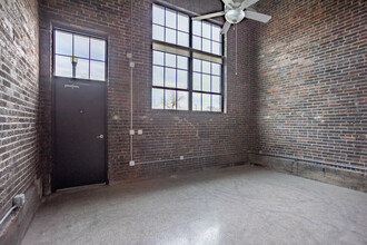 Bowstring Lofts in Davenport, IA - Foto de edificio - Interior Photo