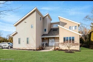 28 Musket Ln in Eatontown, NJ - Building Photo