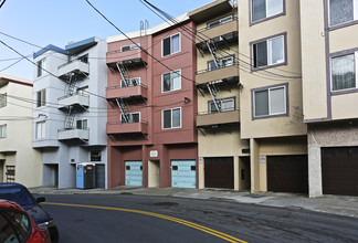 579 Burnett Ave in San Francisco, CA - Building Photo - Building Photo