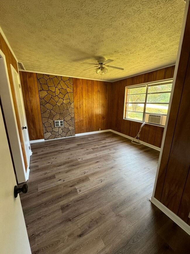 400 Clinton St SE in Jacksonville, AL - Building Photo - Building Photo