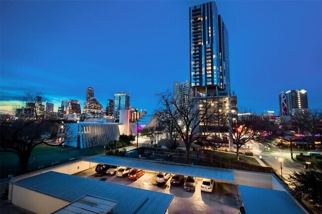 54 Rainey St in Austin, TX - Building Photo - Building Photo