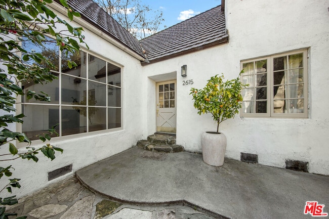 2615 Canyon Dr in Los Angeles, CA - Building Photo - Building Photo