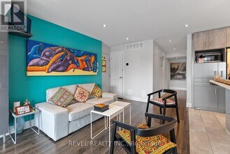 2504 Lake Shore Blvd W in Toronto, ON - Building Photo - Building Photo