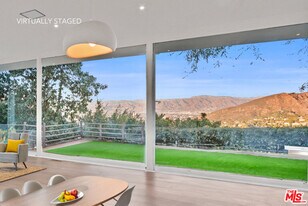 7326 Pacific View Dr in Los Angeles, CA - Building Photo