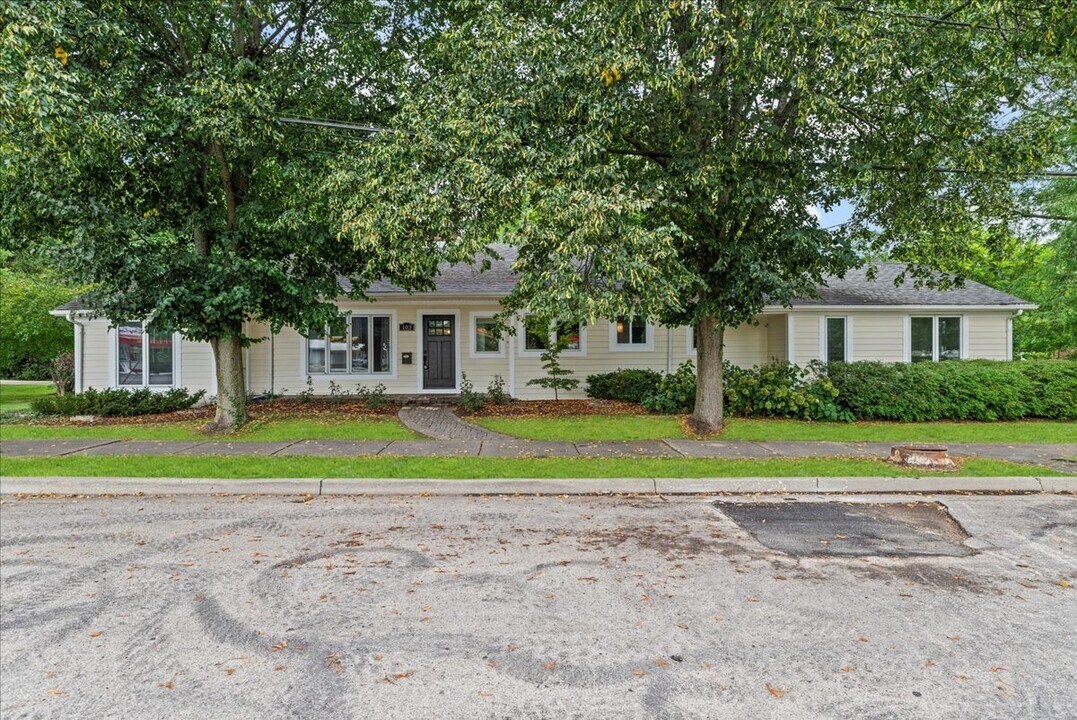 103 Harding Ave in Libertyville, IL - Building Photo