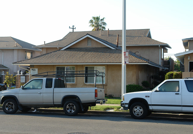 721 James St in Costa Mesa, CA - Building Photo - Building Photo