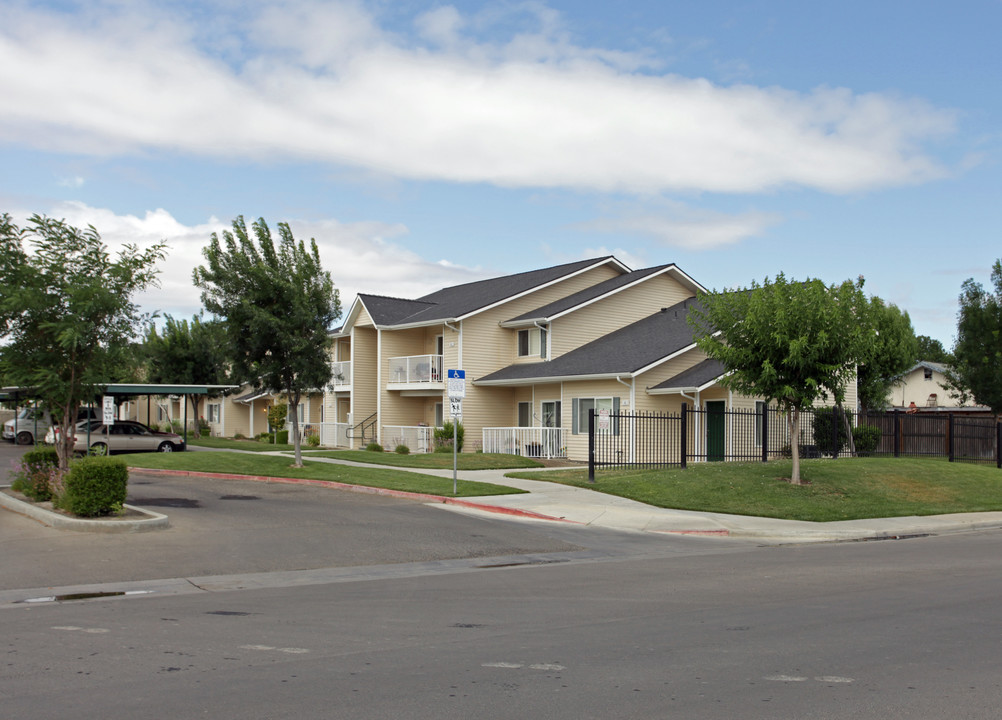 San Joaquin Vista Apartments in Firebaugh, CA - Building Photo