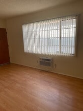 338 N Howard St, Unit Studio in Glendale, CA - Foto de edificio - Building Photo