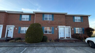 23 Lexington Ct in Johnson City, TN - Building Photo - Building Photo