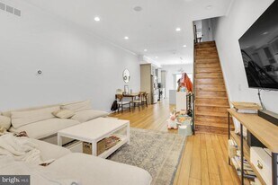 2604 Reed St in Philadelphia, PA - Building Photo