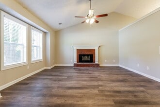 350 Paris Dr in Lawrenceville, GA - Building Photo - Building Photo