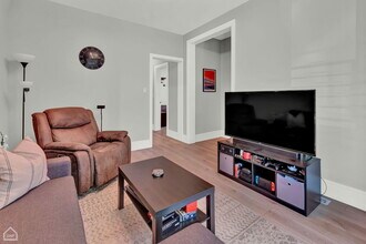 846 N Hoyne Ave in Chicago, IL - Building Photo - Building Photo
