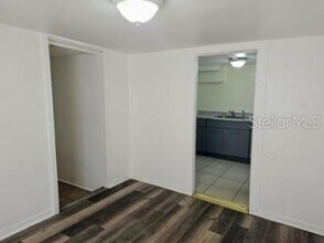 420 1/2 15th Ave S in St. Petersburg, FL - Foto de edificio - Building Photo
