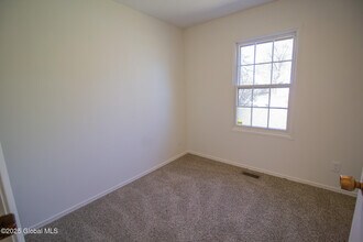 31 Mildred Ln in Latham, NY - Building Photo - Building Photo