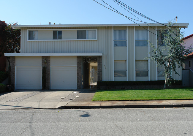 121 24th Ave in San Mateo, CA - Foto de edificio - Building Photo