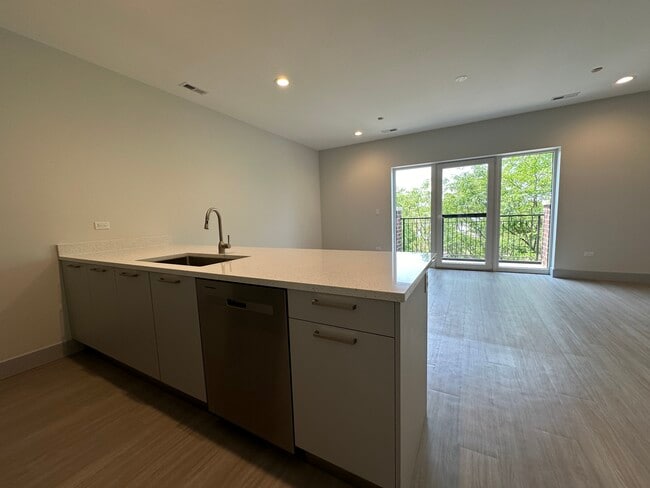 6350 N Glenwood Ave, Unit 204 in Chicago, IL - Foto de edificio - Building Photo