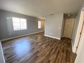 6205 12th St Ct E in Bradenton, FL - Building Photo