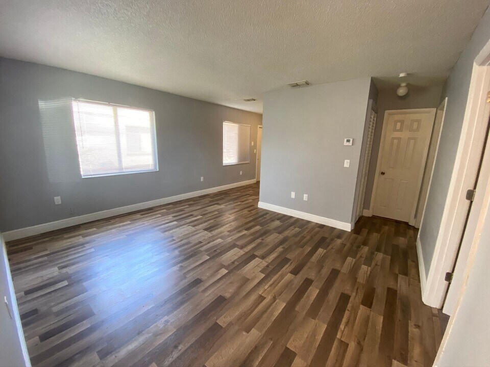 6205 12th St Ct E in Bradenton, FL - Foto de edificio