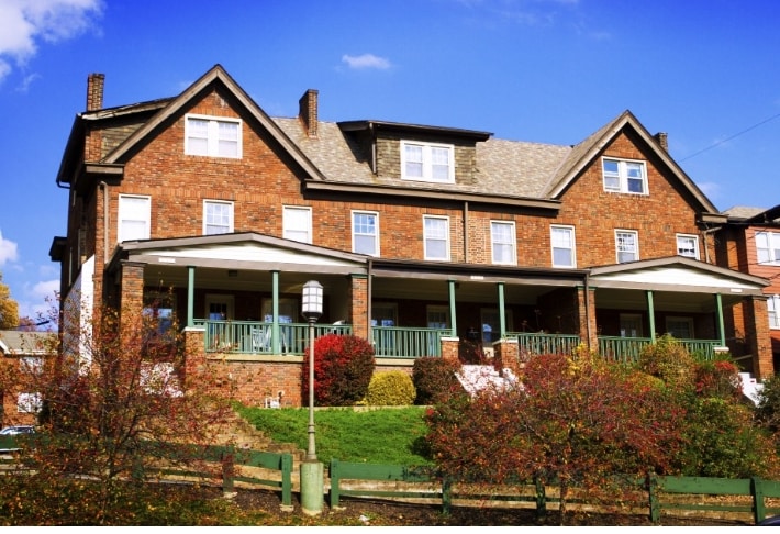Forbes Terrace in Pittsburgh, PA - Foto de edificio