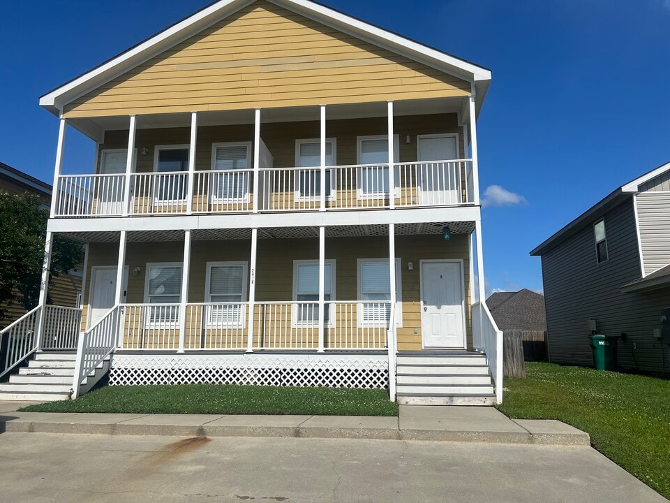 2416 Gladiolus St, Unit B in Ocean Springs, MS - Foto de edificio