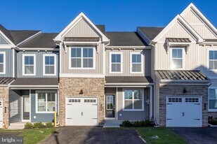 28 Ironwood Dr in Royersford, PA - Building Photo