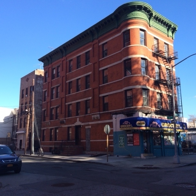 901 40th Ave in Long Island City, NY - Building Photo