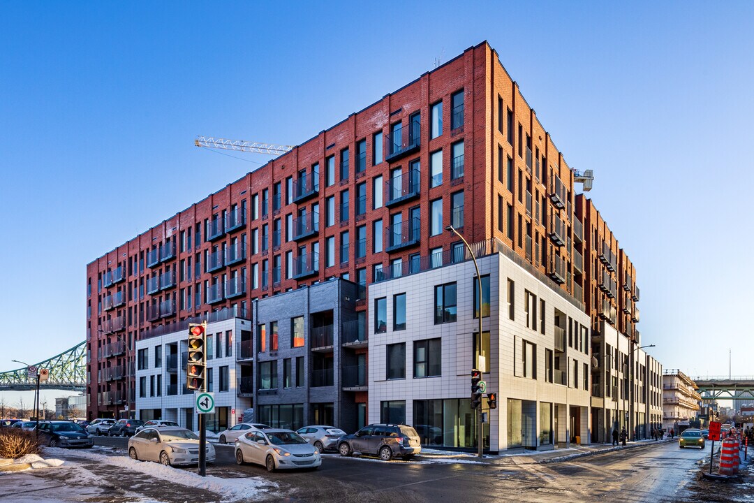 Esplanade Cartier in Montréal, QC - Building Photo