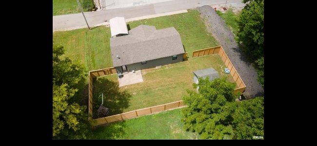 1301 S Holland St in Marion, IL - Foto de edificio - Building Photo