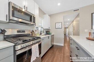 777 Columbia Rd, Unit 2 in Boston, MA - Building Photo - Building Photo