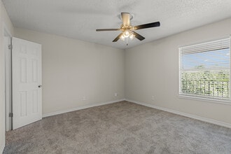 Misty Hollow Apartments in Arlington, TX - Building Photo - Interior Photo