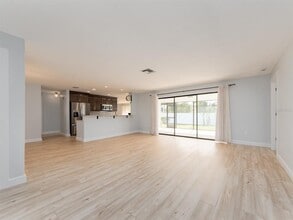 110 17th St in Belleair Beach, FL - Building Photo - Building Photo