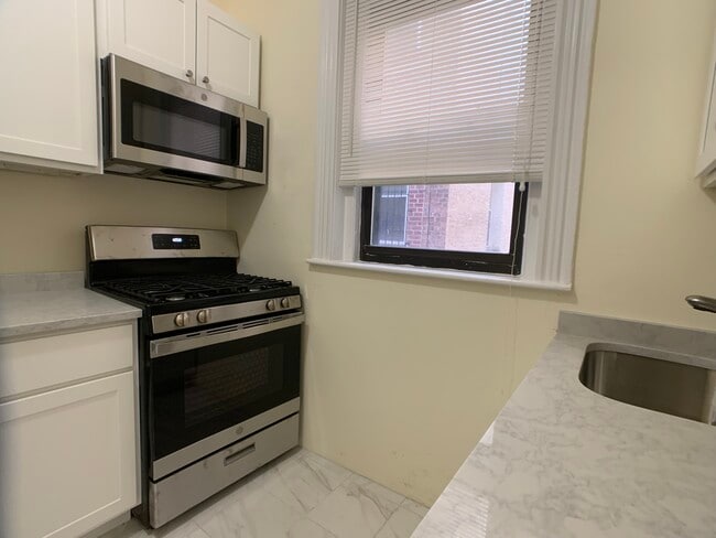 23 St Lukes Rd in Boston, MA - Foto de edificio - Building Photo