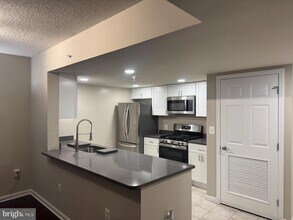 11710 Old Georgetown Rd in Rockville, MD - Building Photo - Building Photo