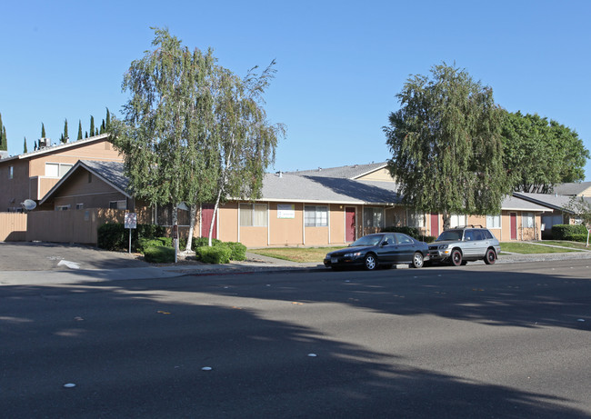 Tracy Sunrise Apartments in Tracy, CA - Foto de edificio - Building Photo