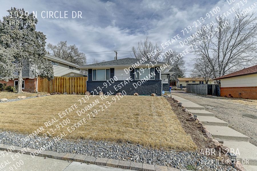 1929 N Circle Dr in Colorado Springs, CO - Foto de edificio