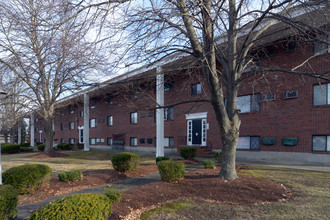 Belmont Arms in Easton, MA - Foto de edificio - Building Photo