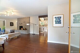 19016 Firlands Way N in Shoreline, WA - Building Photo - Building Photo