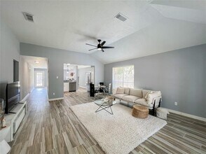 1035 Wentworth Dr in Pearland, TX - Building Photo - Building Photo