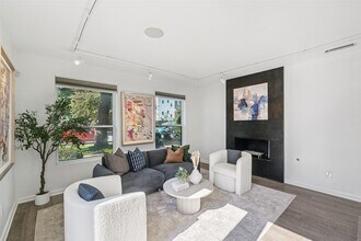 4102 Bowser Ave, Unit 1 in Dallas, TX - Foto de edificio - Building Photo