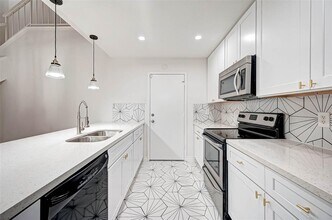 1112 Bering Dr in Houston, TX - Building Photo - Building Photo