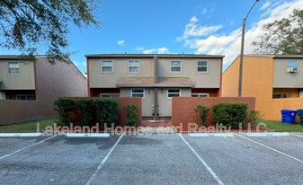 945 Castle Way in Lakeland, FL - Building Photo