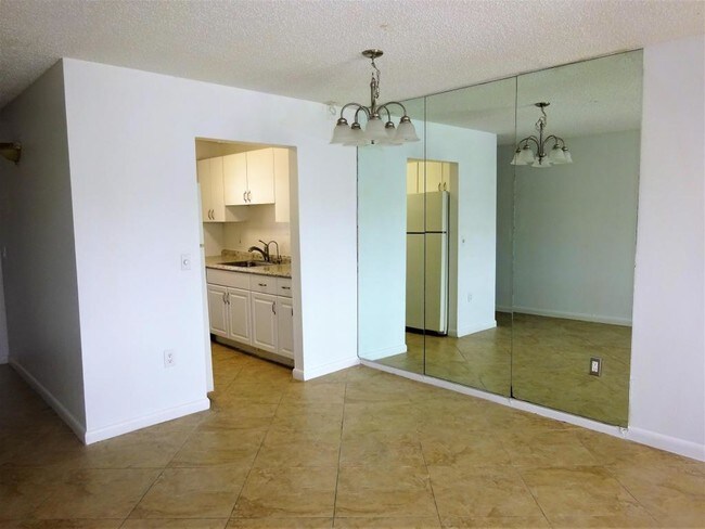 600 SW 2nd Ave-Unit -240 in Boca Raton, FL - Building Photo - Building Photo