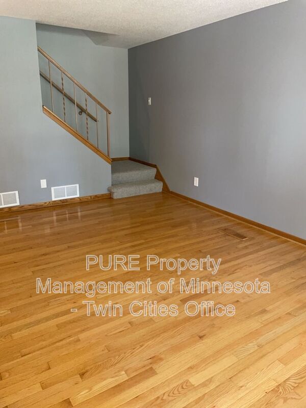 4184 White Bear Pkwy in White Bear Township, MN - Foto de edificio - Building Photo