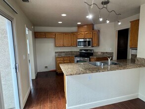 3516 Merano Way in Antelope, CA - Foto de edificio - Building Photo